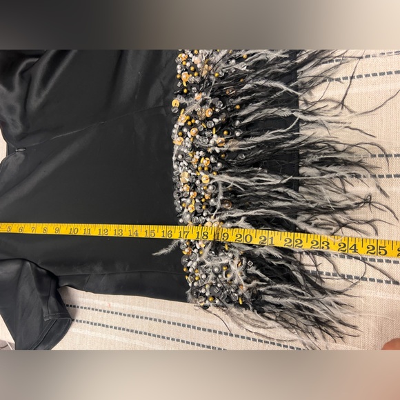St. John Satin Hand Beaded With Black & White Feathers Top Size S - Picture 7 of 10